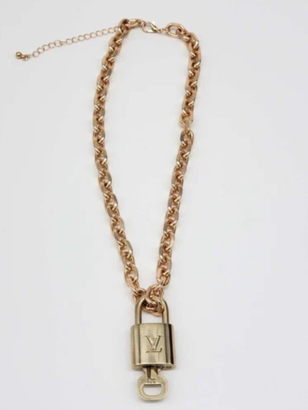 Gold-Plated Necklace with Authentic Louis Vuitton Padlock - Picture 3 of 7